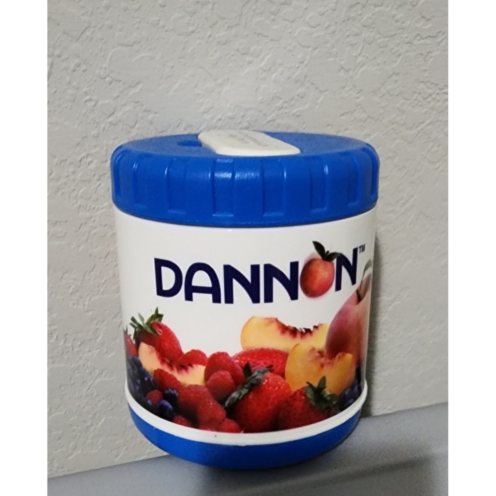 Dannon yogurt thermos food storage container with foldable spoon Pecoware lunch